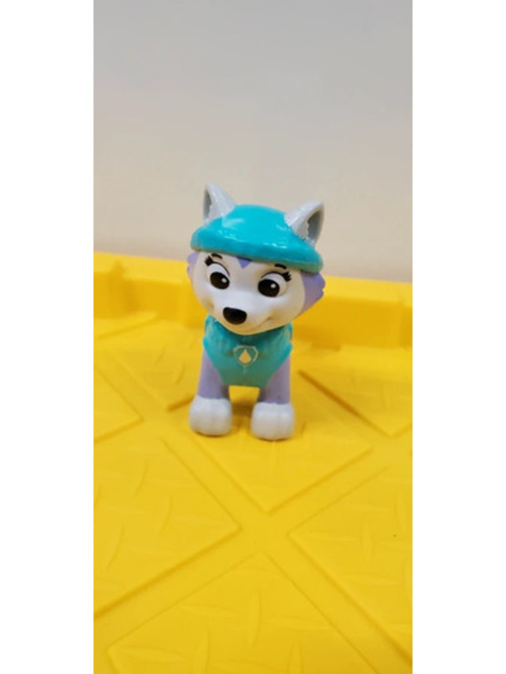 PAW Patrol Everest Mini Figure Pup Toy Turquoise Uniform Action Figure